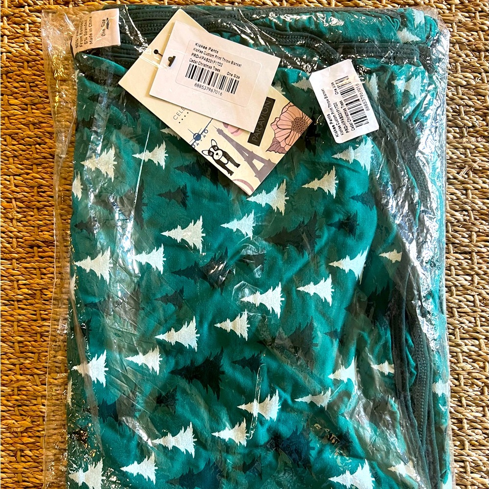 Kickee Pants, NEW still in Plastic. Cedar Christmas Trees Throw/Blanket.
